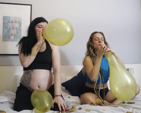 Venusss Fetish - Me and pregnant playing with balloons