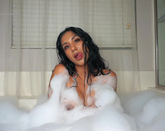 Sloansmoans - bubble bath tease