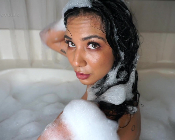 Sloansmoans - bubble bath tease