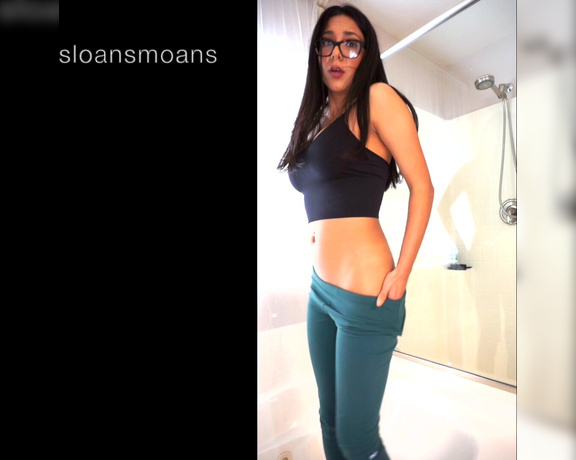 Sloansmoans - Peeing in my yoga pants