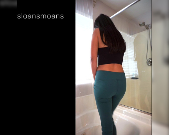 Sloansmoans - Peeing in my yoga pants