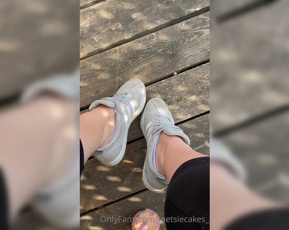 Caroline aka Feetsiecakes_ OnlyFans - Finally all moved in! Did you miss me I’ve sure missed you Just taking my shoes and socks off after