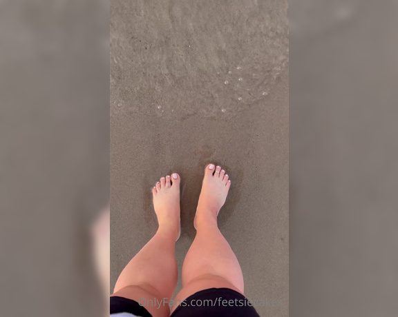 Caroline aka Feetsiecakes_ OnlyFans - My week so far! Nothing beats early mornings at the beach! 1