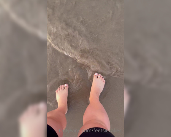 Caroline aka Feetsiecakes_ OnlyFans - My week so far! Nothing beats early mornings at the beach! 1