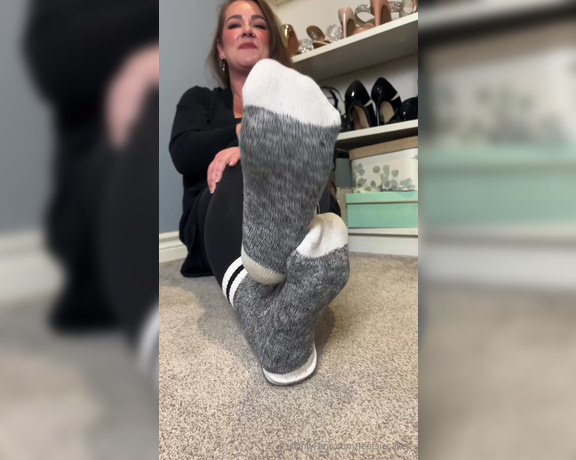 Caroline aka Feetsiecakes_ OnlyFans - Sock removal JOI