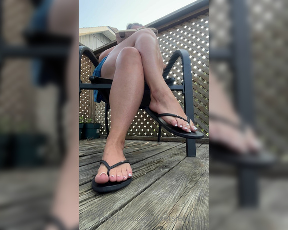 Caroline aka Feetsiecakes_ OnlyFans - Flip flop ignore while I read my book Sometimes I forget the simple pleasures of summer are just