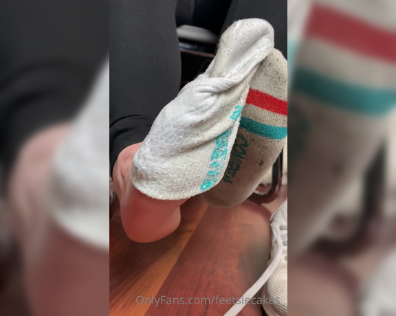 Caroline aka Feetsiecakes_ OnlyFans - Stinky, sweaty shoe and sock removal Let me talk dirty to you while you imagine breathing in the
