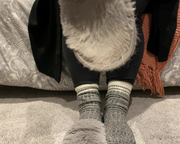 Caroline aka Feetsiecakes_ OnlyFans - If you’ve ever bought socks from me, you know I like to cook them in my slippers to get them extra