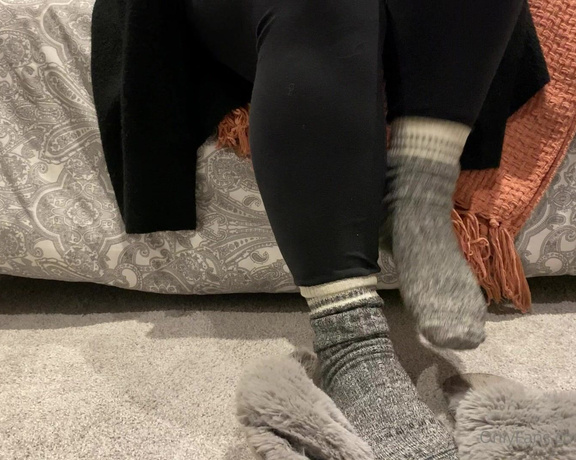 Caroline aka Feetsiecakes_ OnlyFans - If you’ve ever bought socks from me, you know I like to cook them in my slippers to get them extra