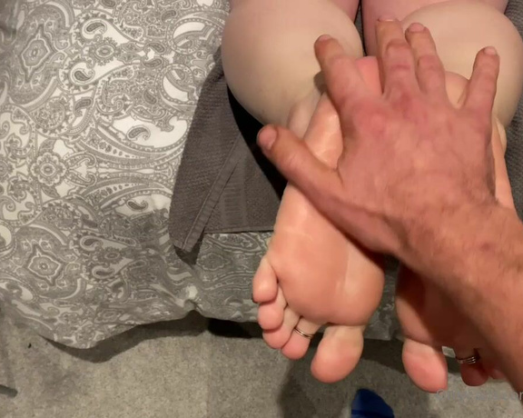 Caroline aka Feetsiecakes_ OnlyFans - Impromptu footjob, hubs wanted these smooth soles all over his cock tonight