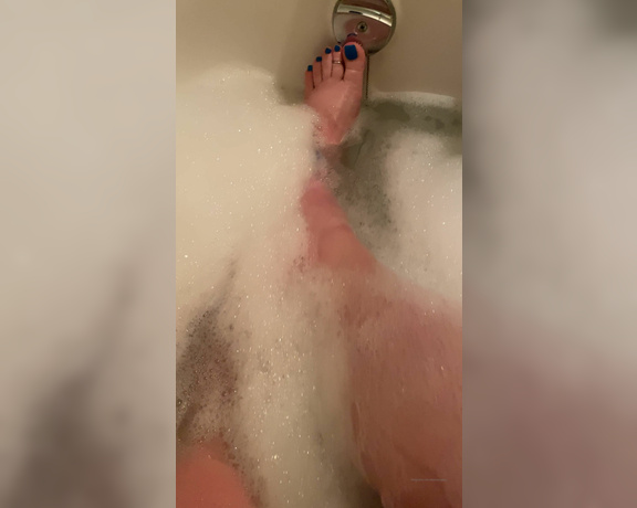 Caroline aka Feetsiecakes_ OnlyFans - New colour Finally home and in the tub What would you do to be a fly on my wall Better yet, what