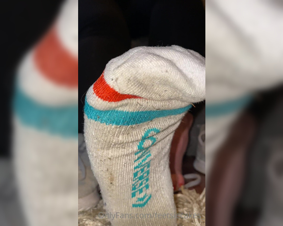 Caroline aka Feetsiecakes_ OnlyFans - Shoe and sock removal on my way to hit the shower My feet got a little wet on my walk this morning,