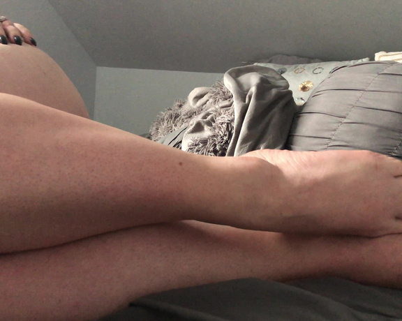 Caroline aka Feetsiecakes_ OnlyFans - Feeling some kinda way