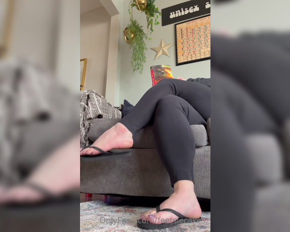 Caroline aka Feetsiecakes_ OnlyFans - POV I’m driving you crazy slapping my flip flops and you’re patiently waiting for me to let you wors