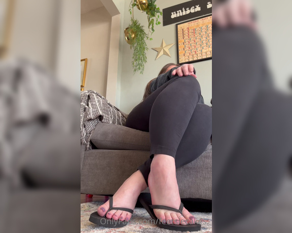 Caroline aka Feetsiecakes_ OnlyFans - POV I’m driving you crazy slapping my flip flops and you’re patiently waiting for me to let you wors