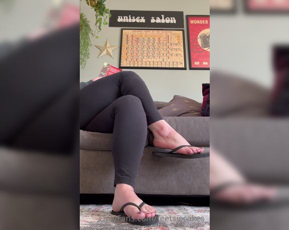 Caroline aka Feetsiecakes_ OnlyFans - POV I’m driving you crazy slapping my flip flops and you’re patiently waiting for me to let you wors