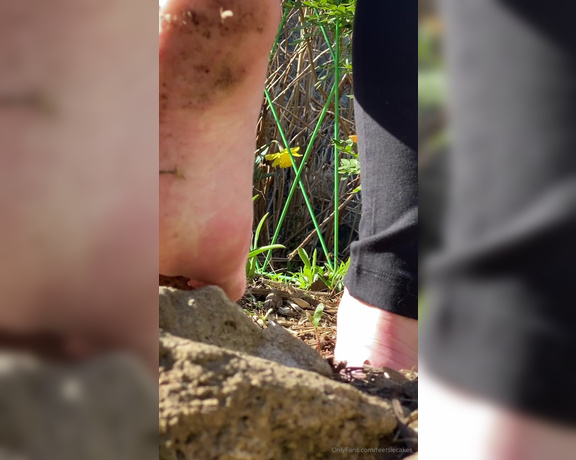 Caroline aka Feetsiecakes_ OnlyFans - Quick, giantess view You sneakily watch me from behind a rock in my garden