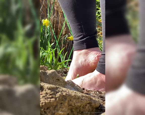 Caroline aka Feetsiecakes_ OnlyFans - Quick, giantess view You sneakily watch me from behind a rock in my garden