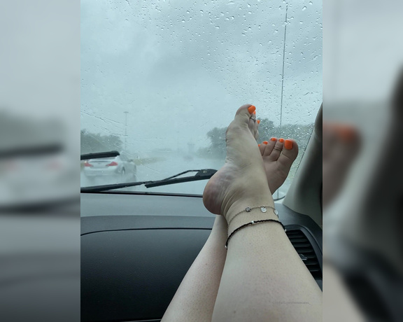 Caroline aka Feetsiecakes_ OnlyFans - Vacation starts today, rain or shine This is the first time I’ve gone away in two years, I can’t