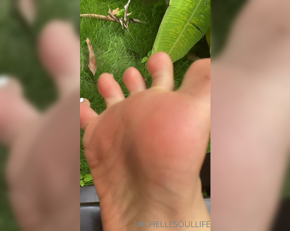 Michelle aka Michellesoullife OnlyFans - Who likes going on a walk barefoot (real time sounds) 1