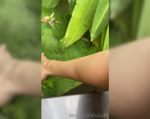 Michelle aka Michellesoullife OnlyFans - Who likes going on a walk barefoot (real time sounds) 1