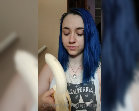 MissArcanaPlus aka Missarcanaplus OnlyFans - Soooooo I bought these bananas recently And they were Very well endowed! Had to make you guys