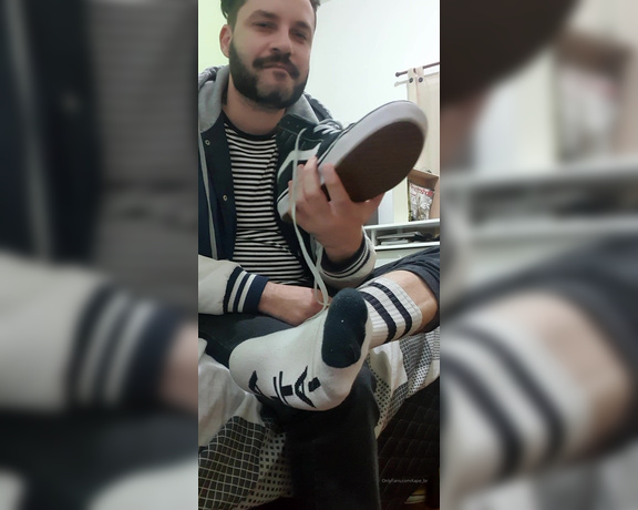 Tonny aka Tape_br OnlyFans - Taking off my Vans + Foot + Sniffing Foot Fetish