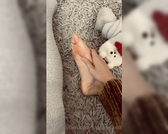 Lulus Dreamz aka Lulus_dreamz OnlyFans - Feet worship in love with warm socks  sweaty feet and then rubbing them on each other and with