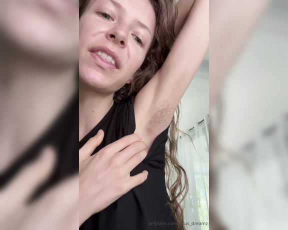 Lulus Dreamz aka Lulus_dreamz OnlyFans - Get to see the whole armpit sniff, lick and into video for only 3$