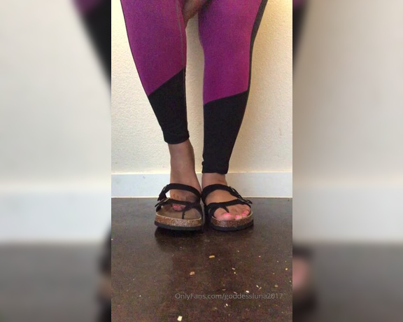 LunaKayTheGoddess aka Goddessluna2017 OnlyFans - Shoe play vid