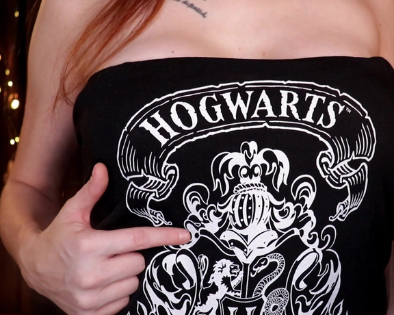 Megan  Ginger ASMR aka Gingerasmr OnlyFans - Harry Potter Shirt Scratching December 2019