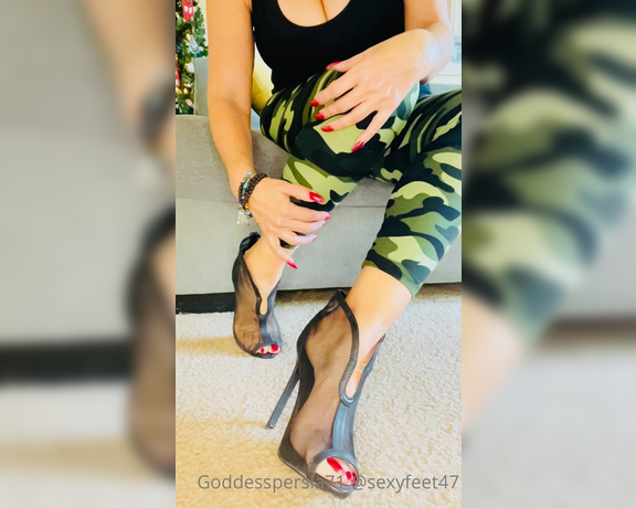 Goddesspersia71 aka Sexyfeet47 Onlyfans - Perfect boots for ball busting or walking all over your face don’t you think so! If you agree then y