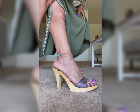 Goddesspersia71 aka Sexyfeet47 Onlyfans - Ready to stroke your stick to the sound of my tapping