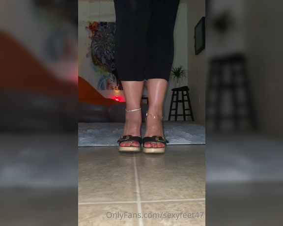 Goddesspersia71 aka Sexyfeet47 Onlyfans - Morning boys! #Thursday True story of how I caught a foot boy staring at me gorgeous feet behind me