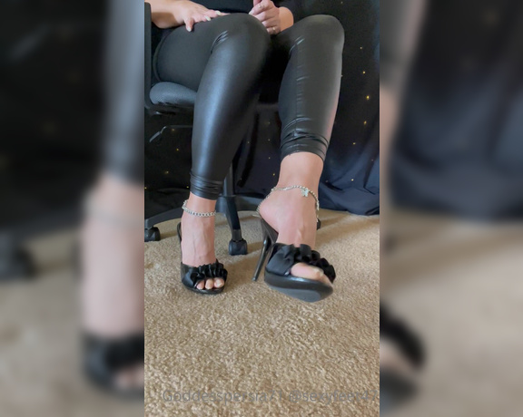 Goddesspersia71 aka Sexyfeet47 Onlyfans - Rise and Shine Boys Sunday Edging is on now! Make sure to DM me I wanna know how long you last!!