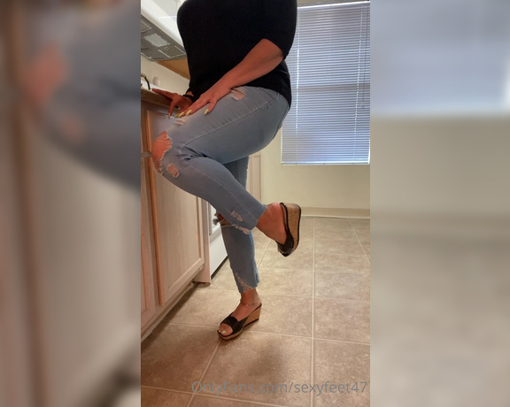 Goddesspersia71 aka Sexyfeet47 Onlyfans - Happy Valentine’s Day my lovely fans Now let me show you some cooking with sexy feet teasing you