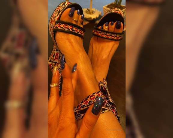 Goddesspersia71 aka Sexyfeet47 Onlyfans - Happy Friday