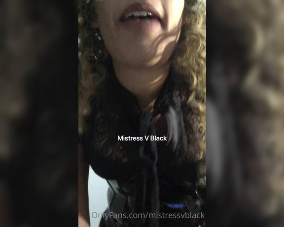 Mistress V Black aka Mistressvblack Onlyfans - Lngua pra fora, vadia chupeteira !