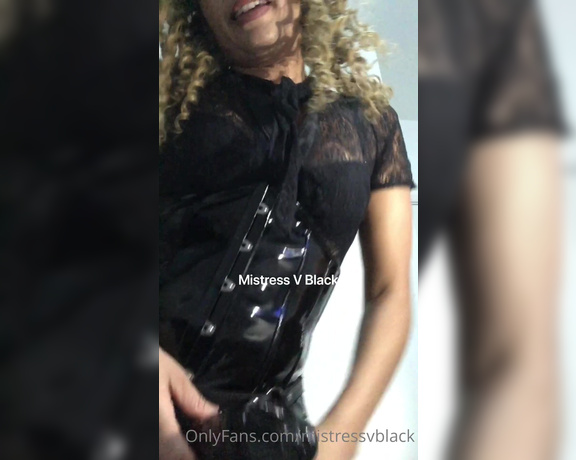 Mistress V Black aka Mistressvblack Onlyfans - Lngua pra fora, vadia chupeteira !