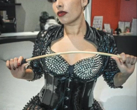 Mistress V Black aka Mistressvblack Onlyfans - Estou em timo humor e fiz um sexting para vocs escravos Quero saber se gostam  talvez Eu faa