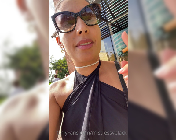 Mistress V Black aka Mistressvblack Onlyfans - Enquanto eu relaxo depois de fazer compras, voc pode ser o meu cinzeiro natal, envie tips para