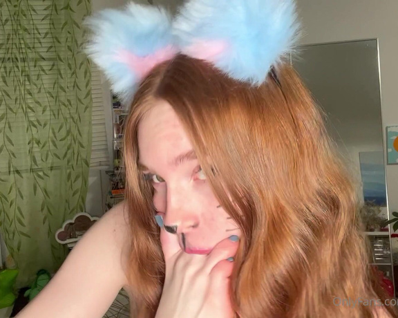 Zoe Strawberry aka Redxxxsuede OnlyFans - Kitty cleaning her paws