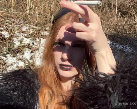 Zoe Strawberry aka Redxxxsuede OnlyFans - Smoke a ciggy with