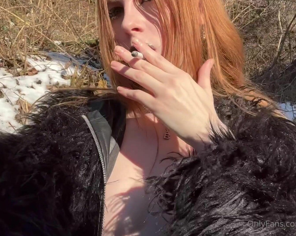 Zoe Strawberry aka Redxxxsuede OnlyFans - Smoke a ciggy with