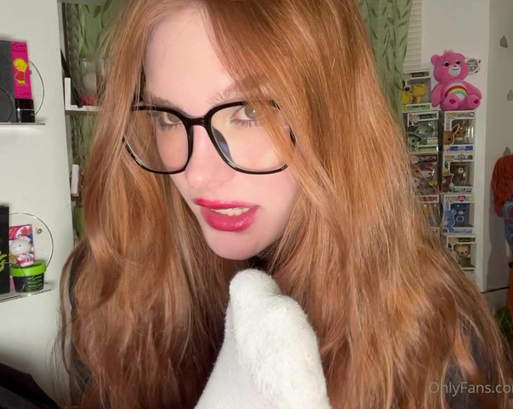 Zoe Strawberry aka Redxxxsuede OnlyFans - Stinky, dirty white socks and feet self worship