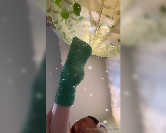 Zoe Strawberry aka Redxxxsuede OnlyFans - The cutest Christmas socks 2