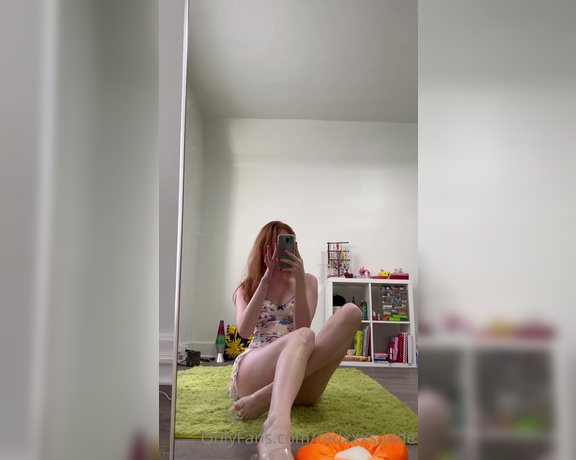 Zoe Strawberry aka Redxxxsuede OnlyFans - Feet Friday showing off some cute clear sandals