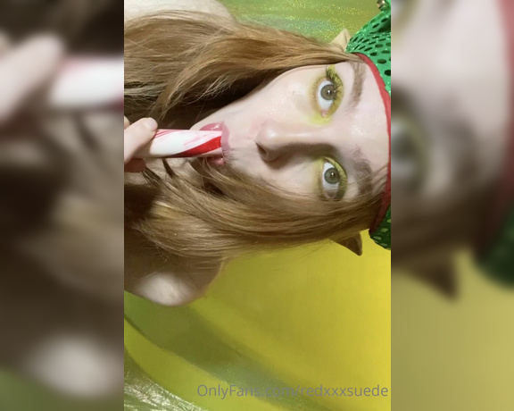 Zoe Strawberry aka Redxxxsuede OnlyFans - But please Santa, I just want to suck cock