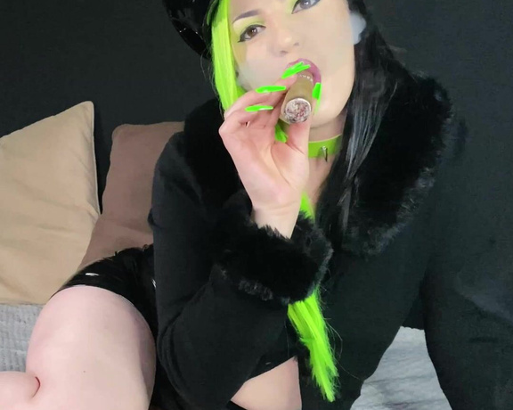 Rave Baby aka Smokinggoddess OnlyFans - Fetish for Cigar smoking Goddesses I’ve got you covered, I am a powerful cigar smoking Mistres