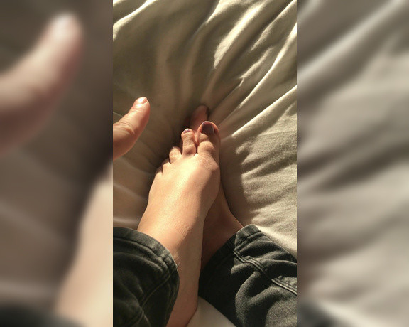 Lady Annabelle aka Lady__annabelle OnlyFans - Lick,suck,sniff my feet you foot slave